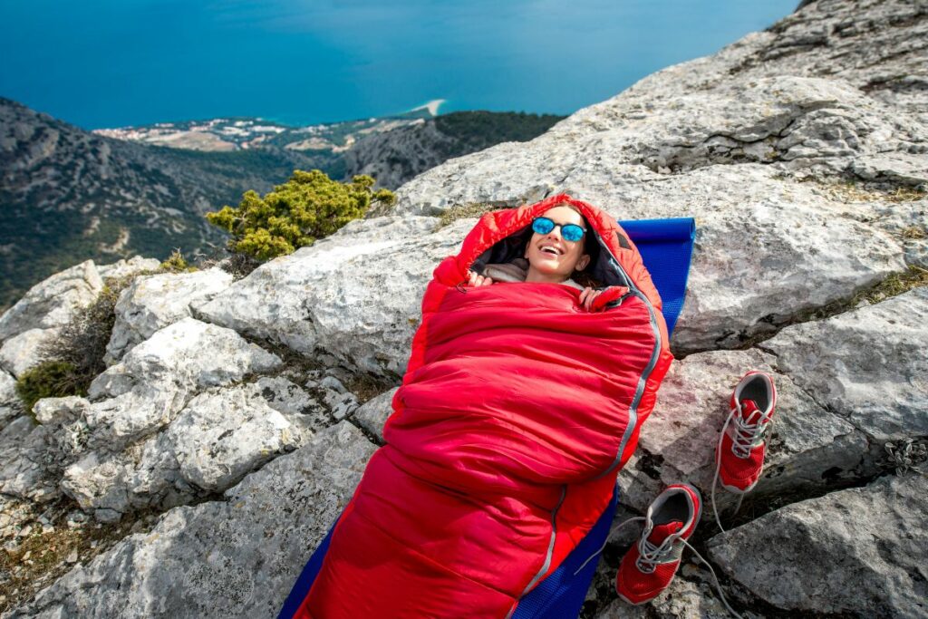 comparison of down vs synthetic sleeping bags to determine which is best