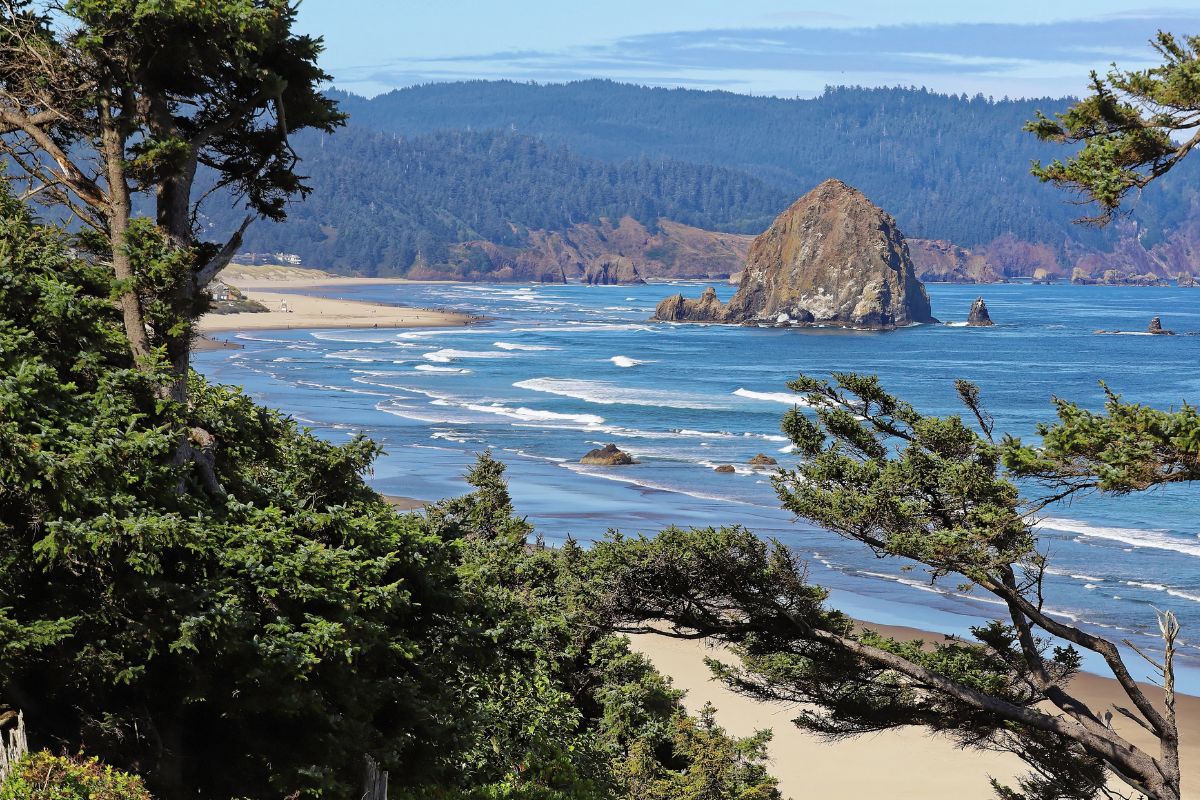 couples camping in cannon beach 