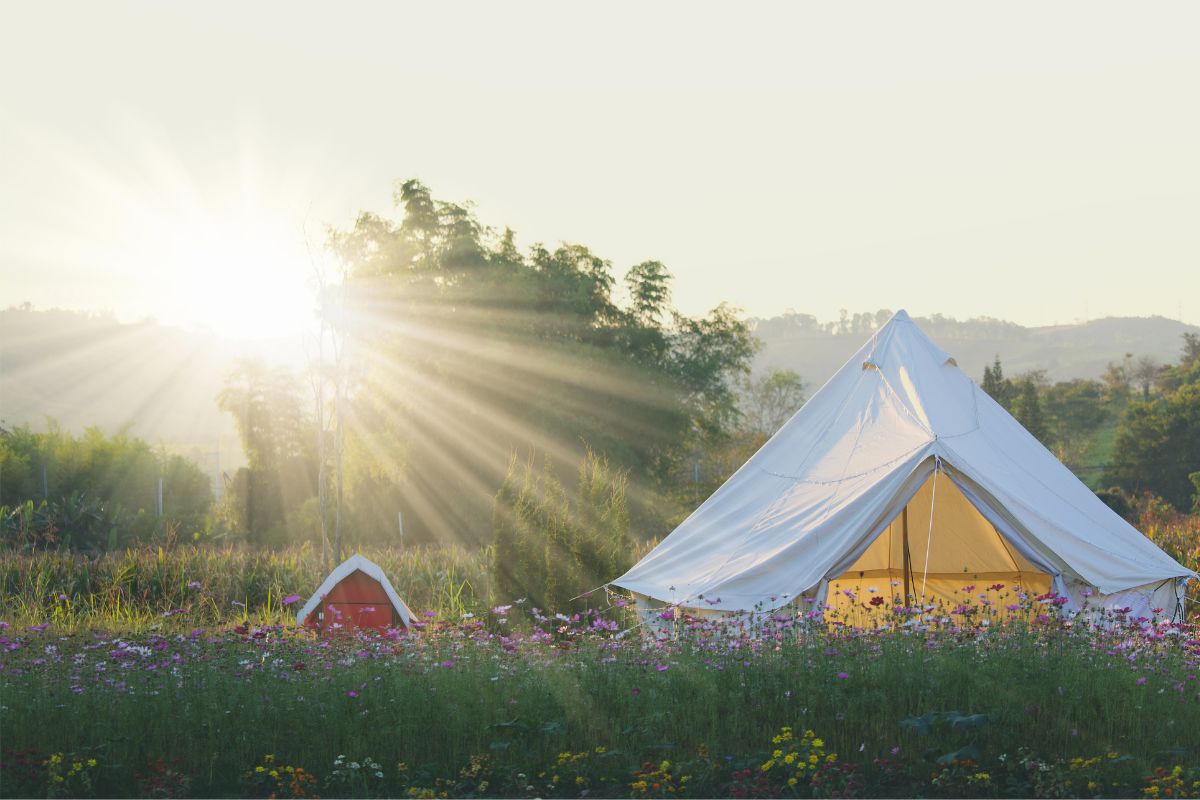 30+ DIY Backyard Glamping Ideas For A Glamorous Staycation